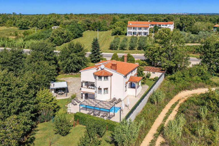 Villa Eufemia near Poreč with large garden and outdoor playground for kids - Ferienwohnung Poreč