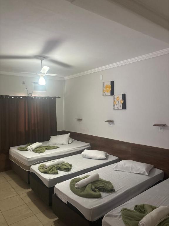 Pousada Quarto Suíte Famíliar com ar,frigobar, wi fi e garagem - Chambres d'hôtes Aparecida
