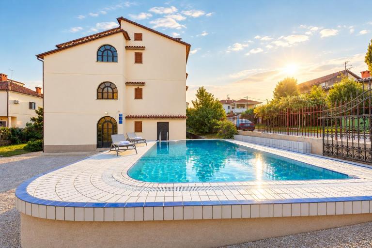 Apartments LEO with pool - B&B Umago
