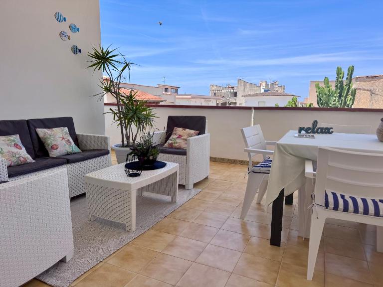 3 min Walk to Beach 3BR Apartment with Terrace AC & Parking - B&B Alcamo