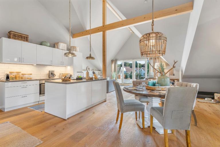 Seesucht-Hohwacht - Grosse Ferienwohnung im Beachhouse-Stil, 2 Balkone, 2 SZ und nur 300m zum Strand - Bed and Breakfast Hohwacht
