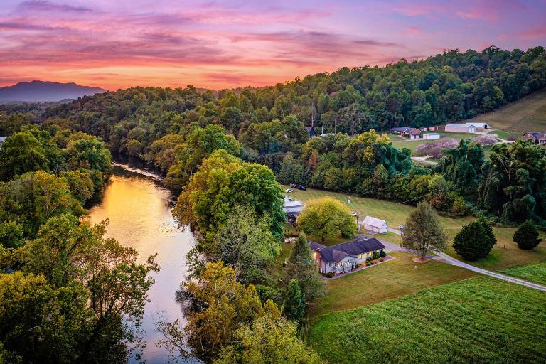 Riverfront Angler's Oasis in Elizabethton - B&B Elizabethton
