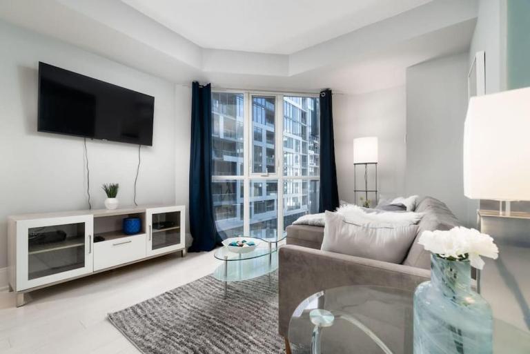 Modern Condo 1 BD 1BA with a Sofabed Downtown - Ferienwohnung Toronto