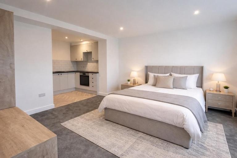 Central Maidstone Contractor Studio M5 - B&B Maidstone