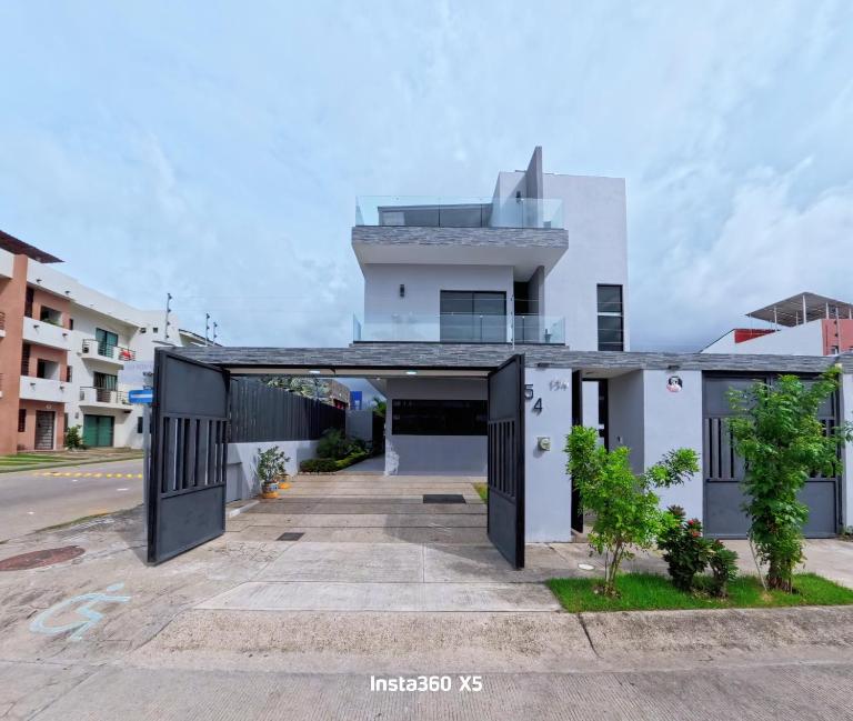 Casa Bella PV Luxury 6Bedrooms Villa with Pool up to 18 guests - B&B Puerto Vallarta