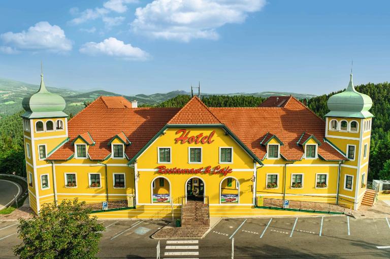 Autobahnrestaurant & Motorhotel Zöbern - Bed and Breakfast Zöbern