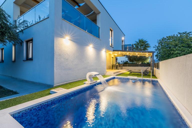 Villa Castelli, Family Holiday House with Private Pool - Bed and Breakfast Kutleše