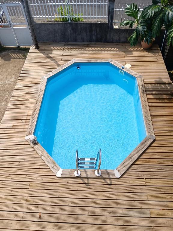 Appartement charmant à Sainte-Rose avec piscine - B&B Sainte-Rose