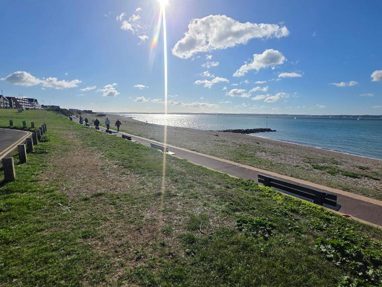 Cozy Lee Apartment - Ferienwohnung Lee-on-the-Solent
