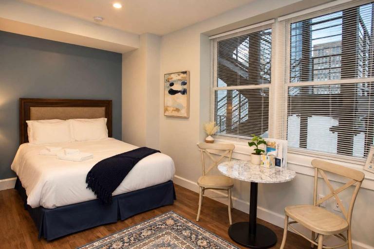 Fun Cozy Apts - 1 25 Mile Walk to TIAA Bnk Fld - Chambres d'hôtes Jacksonville