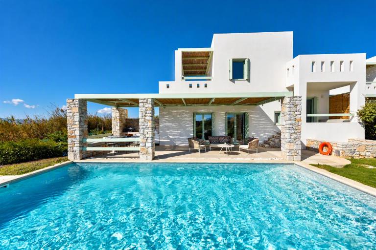 Plioni Villas With Private Pool & Suites With Hot Tub - Chambres d'hôtes Mikrí Vígla