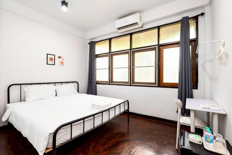 BAO Giant Swing - เบา ศาลเจ้าพ่อเสือ - B&B Bangkok