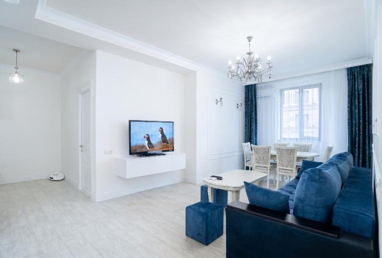 Stylish City Center Retreat Near Republic Square - Ferienwohnung Jerewan