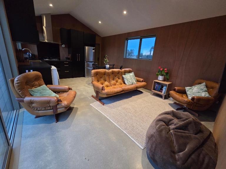 Winder-Lea Whare in Native Bush - B&B Moana