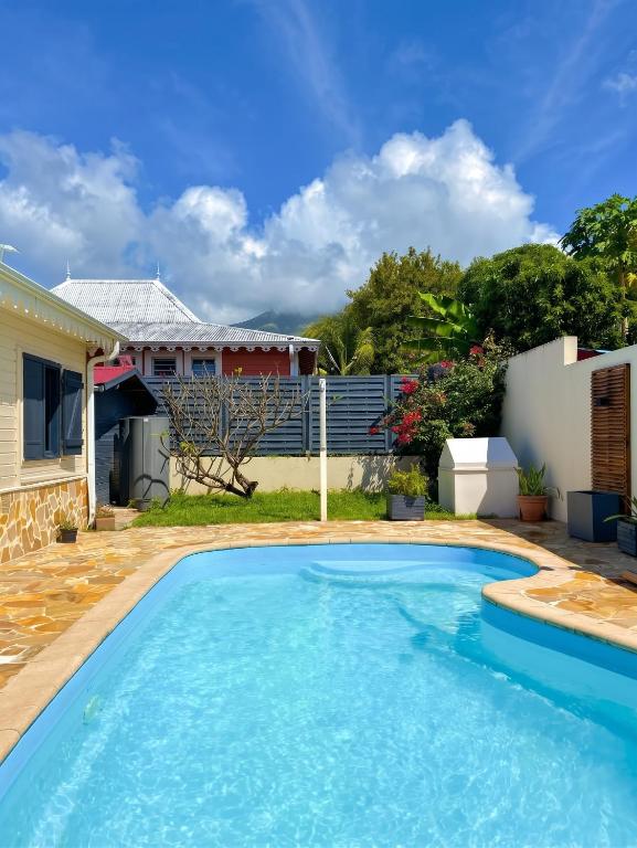 Villa spacieuse avec piscine à Saint-Pierre - B&B Saint-Pierre