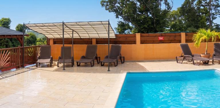 Appartement romantique à Deshaies - 46 m² - spa et piscine - Ferienwohnung Deshaies