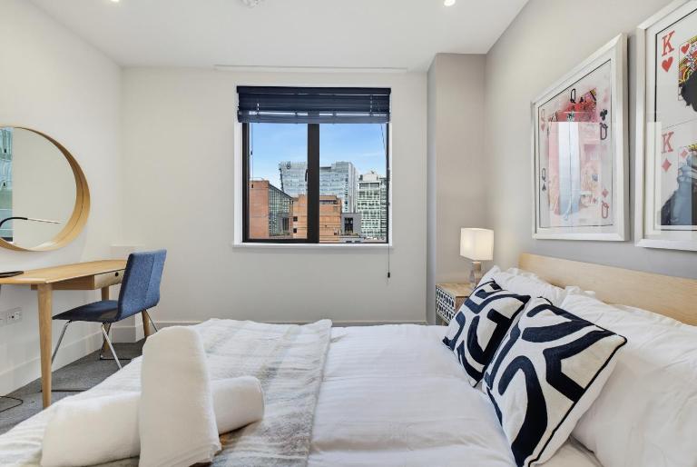 Spacious 2-Bed, 2-Bath Apartment in Snow Hill - B&B Birmingham