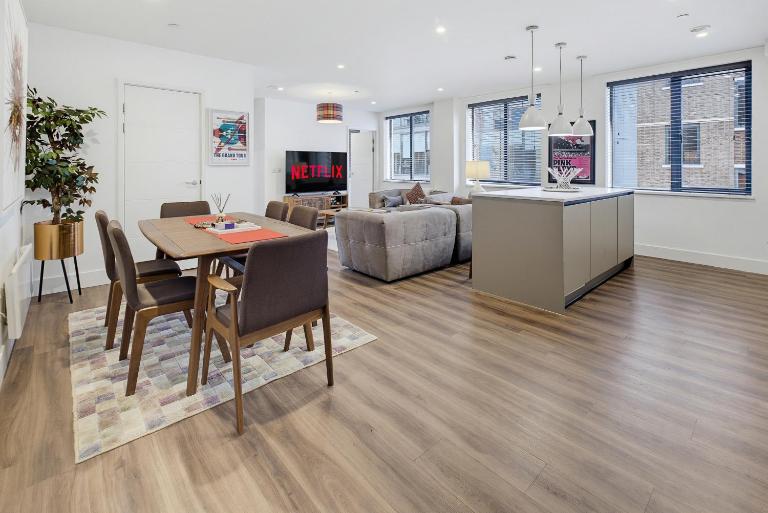 Spacious 2-Bed, 2-Bath Apartment in Snow Hill - B&B Birmingham