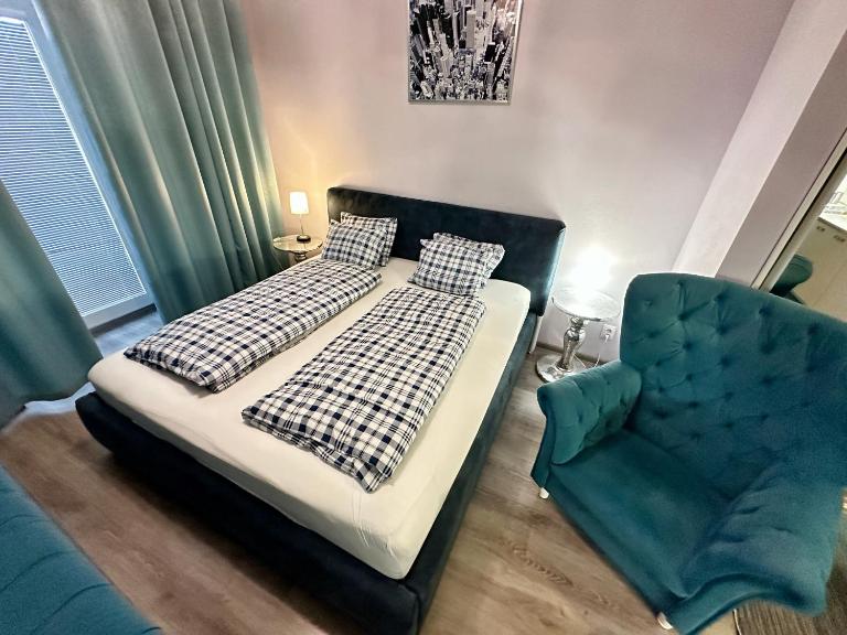 Kings main square Apartment - Self Check-in - Coffee Machine - Washer - Kitchen - B&B Poprad