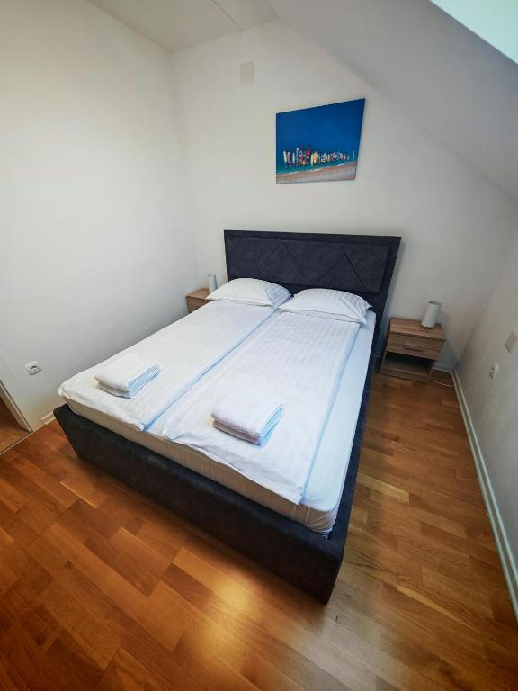 Apartman Batuda Đurđevac,Self check in,5G, Parking,R1,FREE WELLNESS 150m od apartmana uključen u cijenu - Chambres d'hôtes Đurđevac