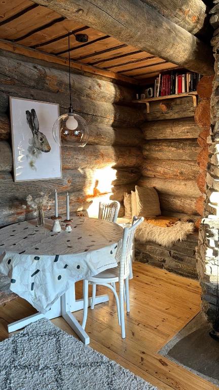 Luosto Jylhäkelo - a cozy loghouse in the heart of Lapland - B&B Luosto