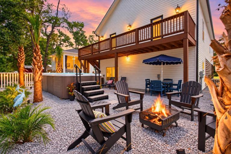 Lux Coastal Retreat Walk to Beach Swim Spa! - Ferienwohnung Oak Island