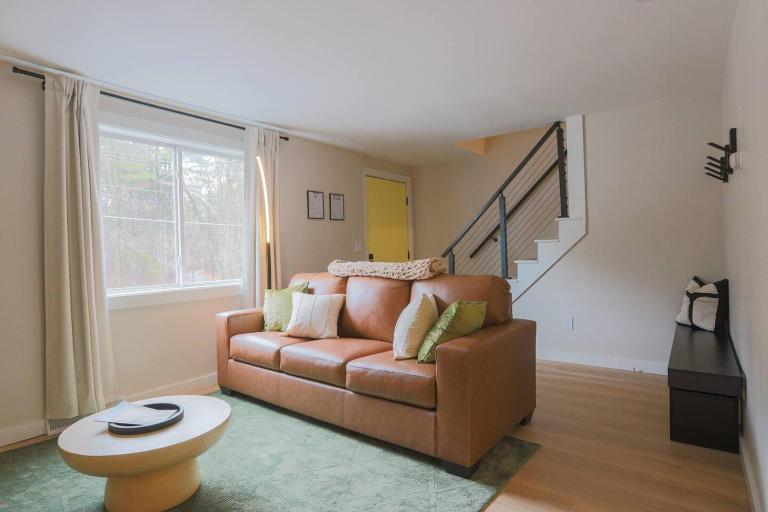 Shoreline Scandi Suite - Townhouse Near Trails - B&B Colchester