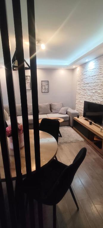 SUNSHINE Apartment - B&B Kragujevac