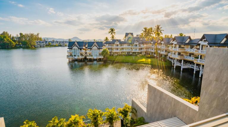 ANGSANA Beachfront Residences apartment with pool in Laguna Phuket - Chambres d'hôtes Bang Tao Beach