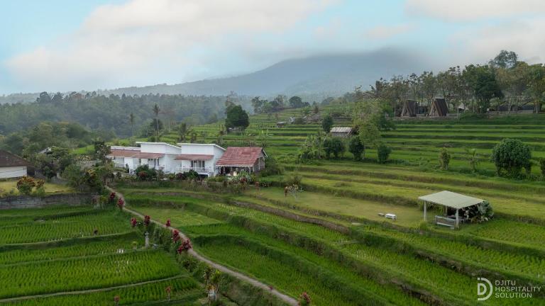 Santya Loka Lodge & Twin Waterfall - Bed and Breakfast Jatiwala