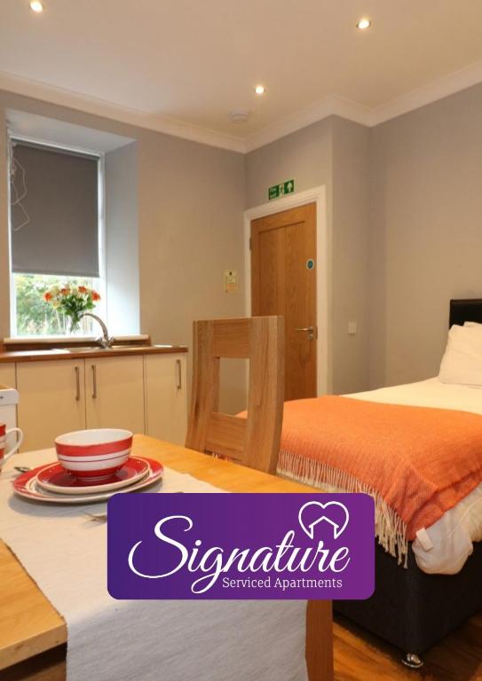 Signature - Linden Cottage Room 2 - B&B Airdrie