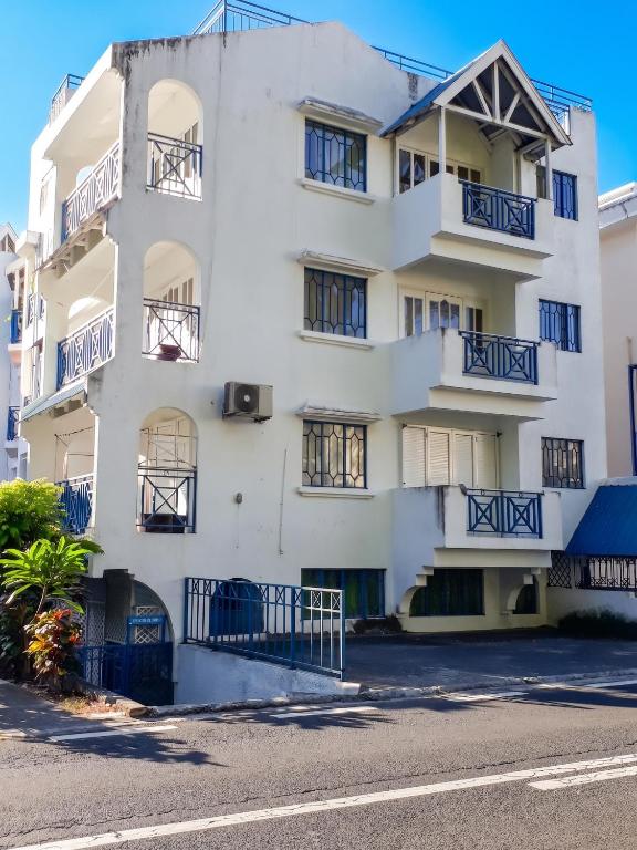 Seaview Apartment in Flic en Flac - 60 m² with Balcony - Chambres d'hôtes Flic en Flac
