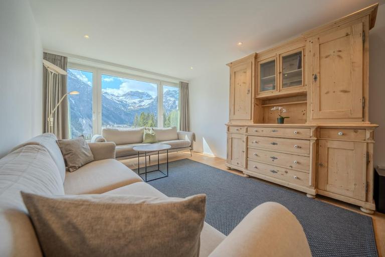 Viktoria A44 by Arosa Vacations, exklusives App im Zentrum mit privater Garage & Panoramablick - Bed and Breakfast Arosa