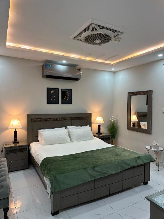 Sleek Modern 1-BHK Apt Steps from Giga Mall DHA2 - Bed and Breakfast Islamabad
