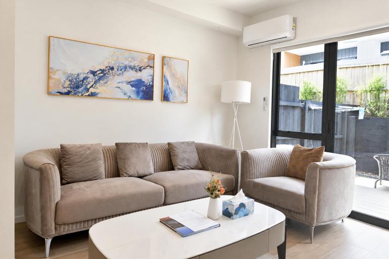 Brand New 3BR Family Townhouse & 500m to Train & Gated Community &Free Parking - Ferienwohnung Auckland