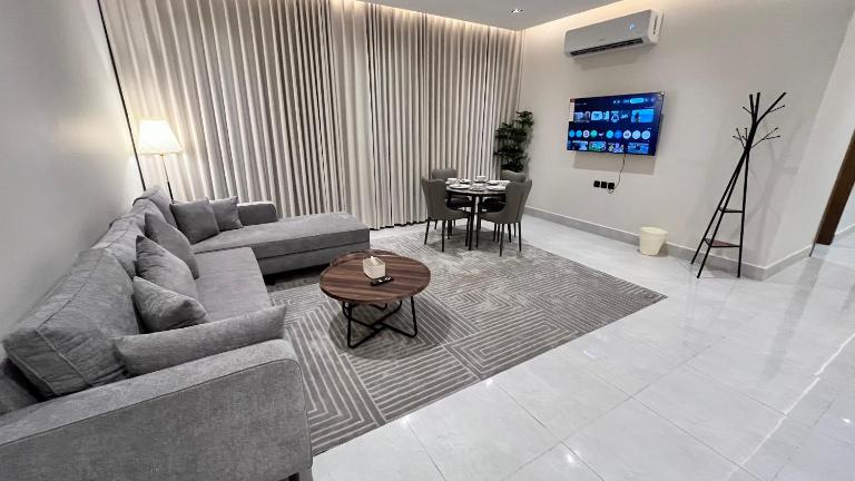 شقة فاخرة 3 غرف نوم في الخبر Luxury 3 bedroom apartment - Ferienwohnung Khobar