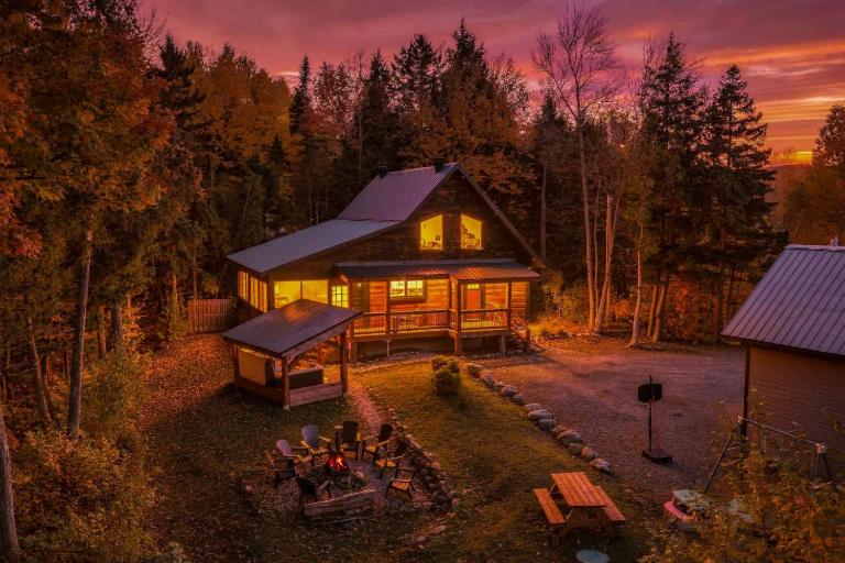 Spa & Billard and Lake Access - Sylva sur le Lac - B&B Saint-Mathieu-du-Parc