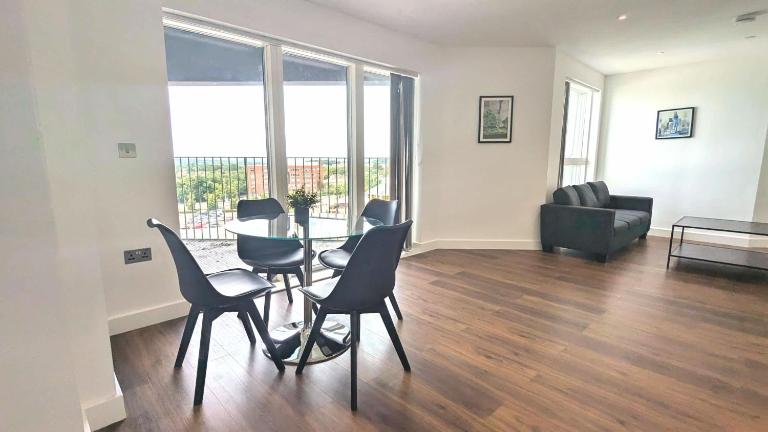 Grand Exchange near Ascot 2 bed with Parking - B&B Bracknell