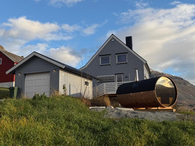 Lyngenfjord Ski-To-Sea & Sauna - Chambres d'hôtes Ysteby