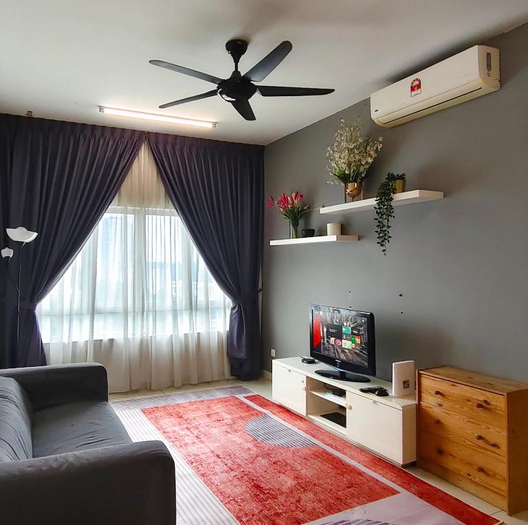 Savanna Executive Suites at Southville by D'KAY HOMES, Pool with Slide - Bed and Breakfast Kampung Dengkil