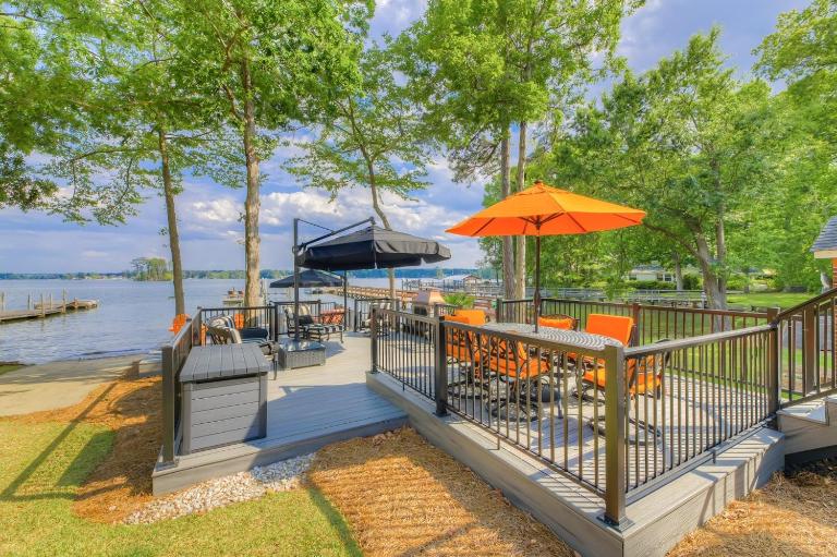 Majestic Lake Murray Retreat - B&B Lake Murray Shores