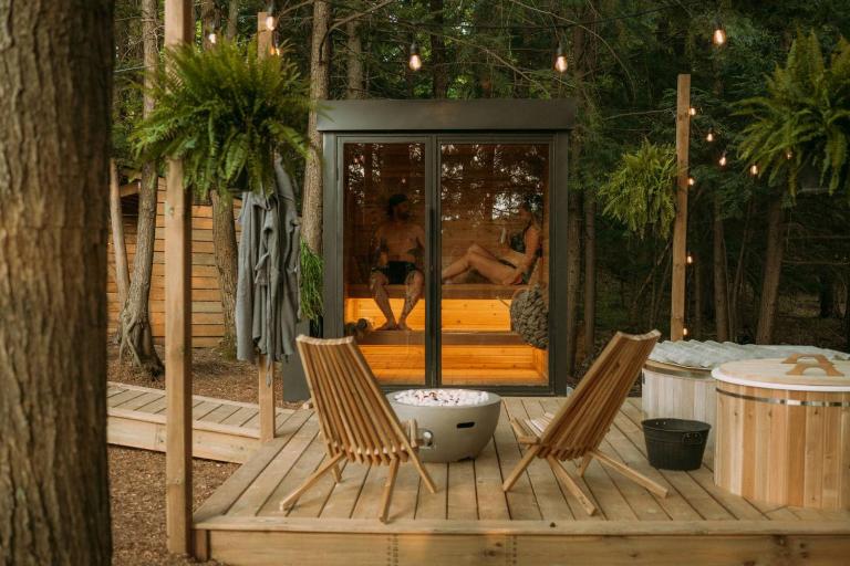 Aux Box Muskoka | Sauna | Hot Tub | Cold Plunge - Bed and Breakfast Huntsville