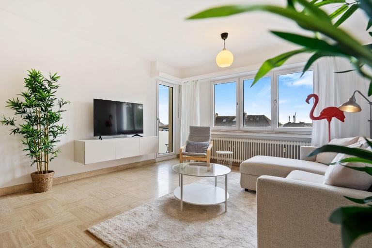 2-Bedroom Apartment with Parking, Limpertsberg, Luxembourg - B&B Lussemburgo