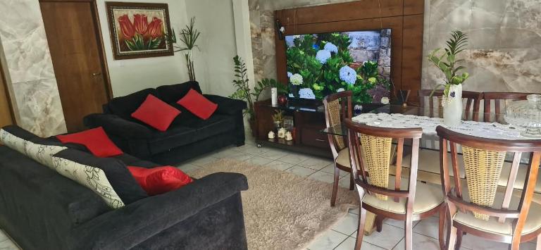 Casa Canto dos Pássaros -2 quartos, 1 banheiro, 3min do Shopping Flamboyant e Autodromo - B&B Goiânia