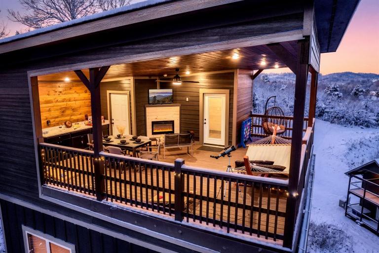 Open Skydeck with Spectacular View and Hot Tub - B&B Sevierville