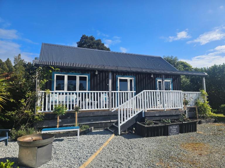 The Blackhouse Cottage - B&B Hokitika