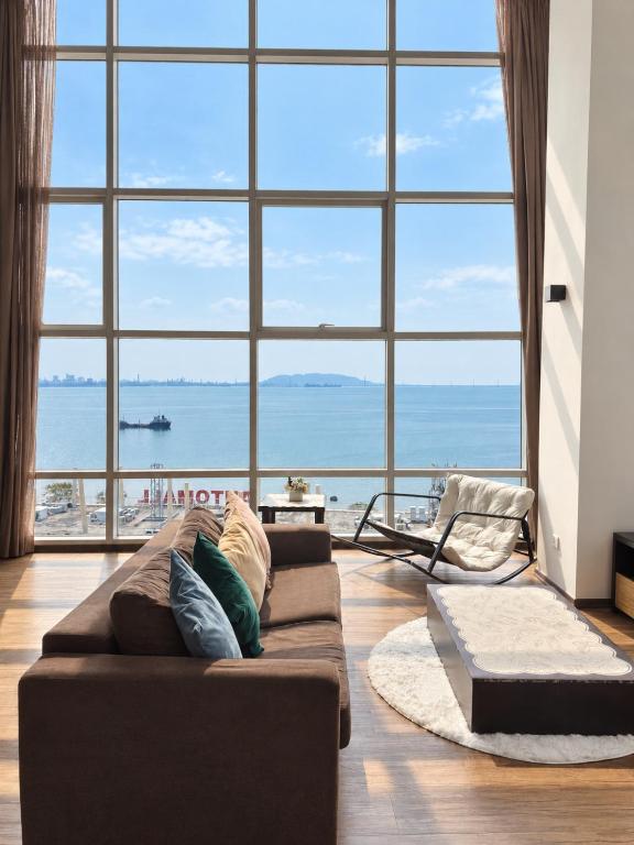 Full Seaview Duplex 2BR Georgetown Maritime Suites 073A - Bed and Breakfast George Town