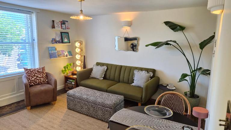 Trinity Heights Retreat - Cosy Georgian Townhouse apartment 6 mins from Margate main sands - B&B Margate