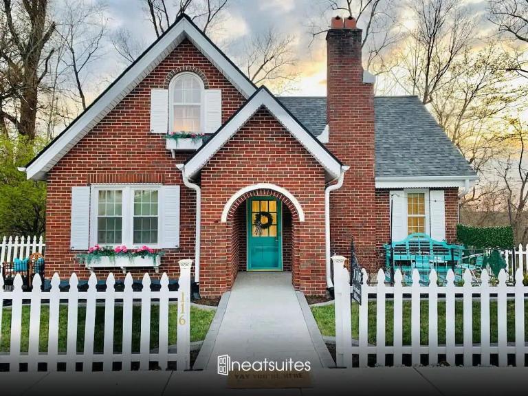 Cottage for 12, Close to Ark, Private Parking, 4BR - B&B Williamstown