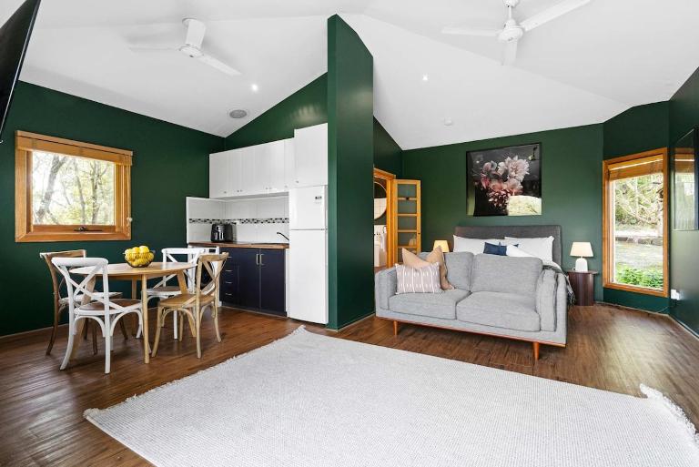Green Gables Studio, Spa Bath, Walk to Daylesford - Bed and Breakfast Daylesford